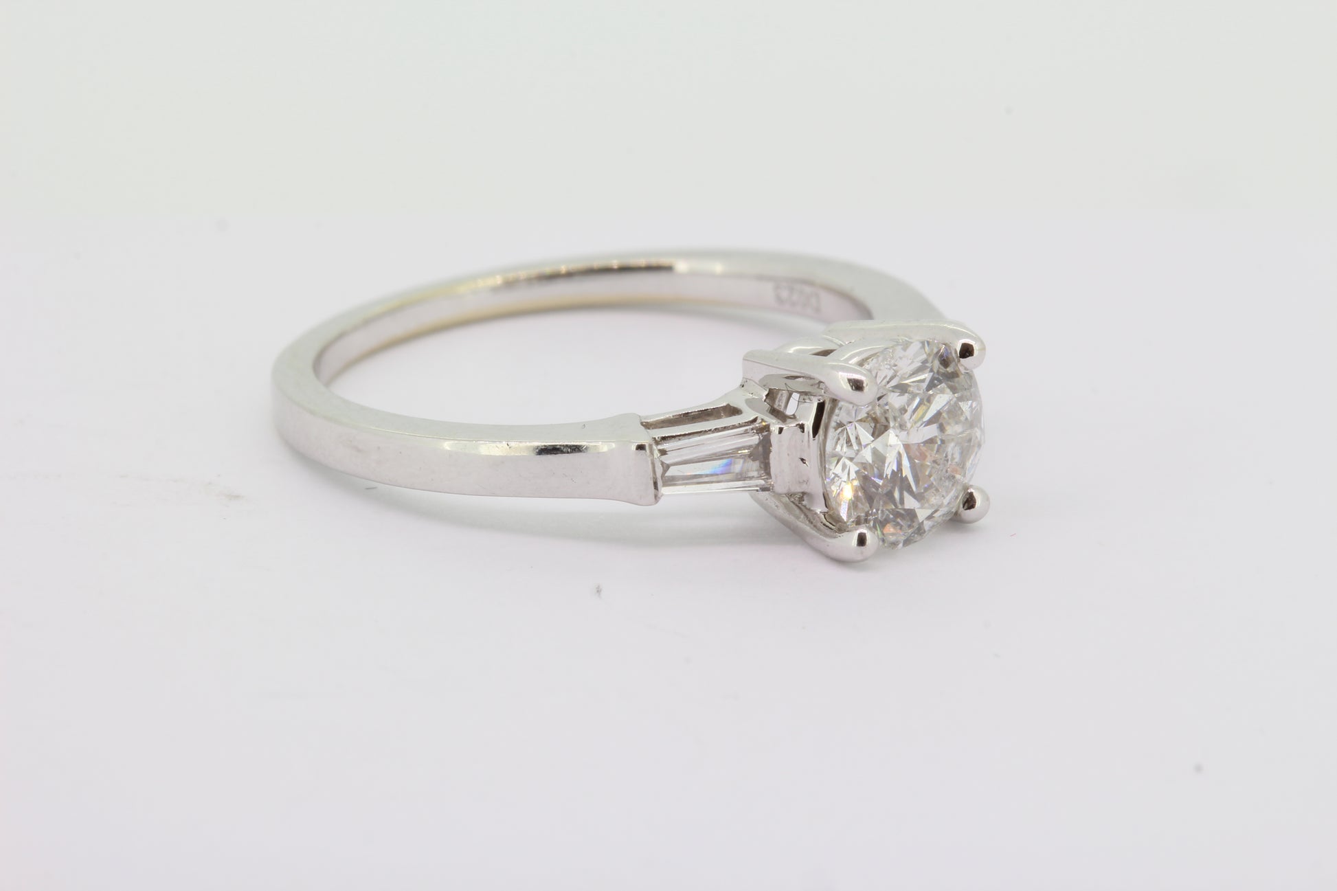 White gold Solitaire diamond ring 0.98c