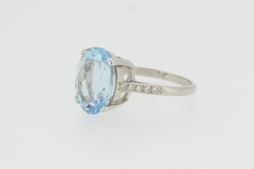 5.30ct Aquamarine Solitaire Ring with Diamonds in Platinum