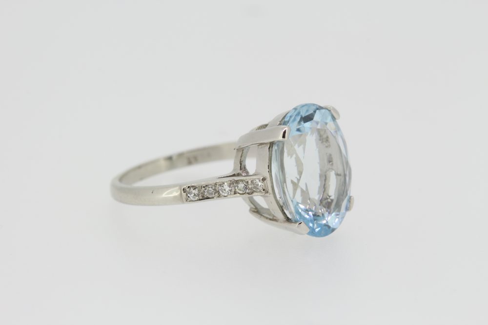 5.30ct Aquamarine Solitaire Ring with Diamonds in Platinum