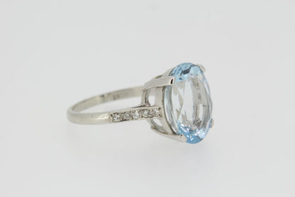 5.30ct Aquamarine Solitaire Ring with Diamonds in Platinum
