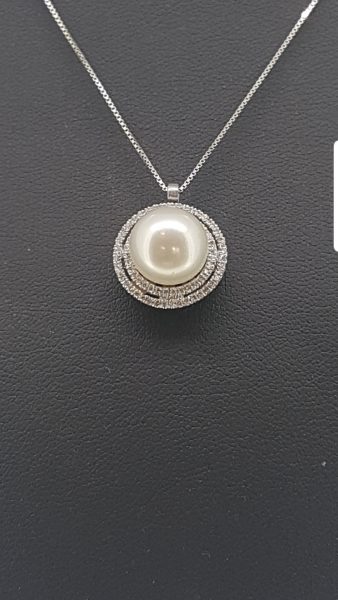 Pearl and Diamond Cluster Pendant in 18ct White Gold