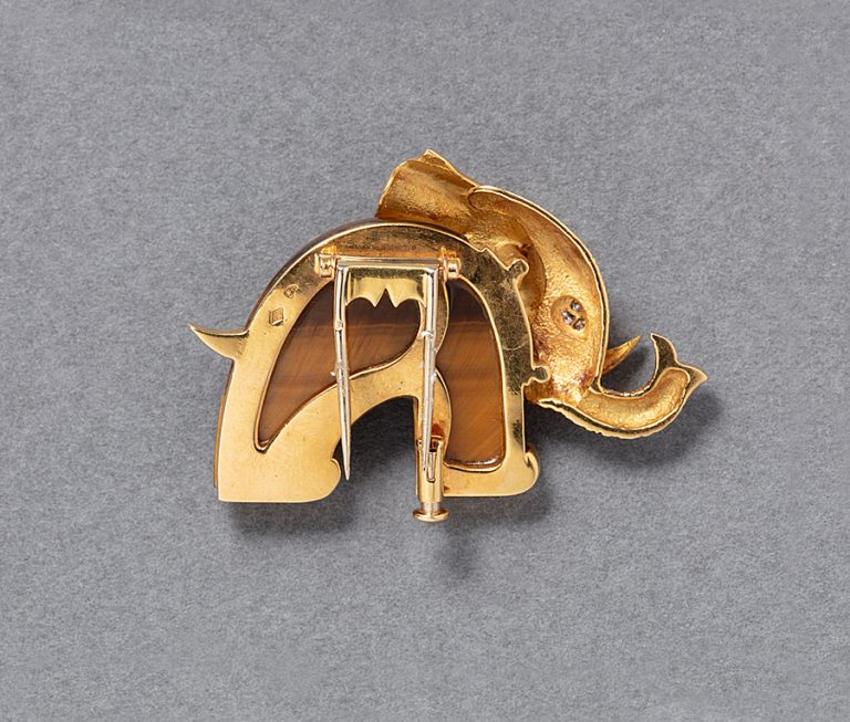 A vintage 18ct yellow gold tigers eye quartz and diamond elephant brooch
