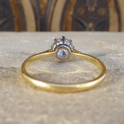 1920's 1.00 carat diamond solitaire engagement ring in gold and platinum.