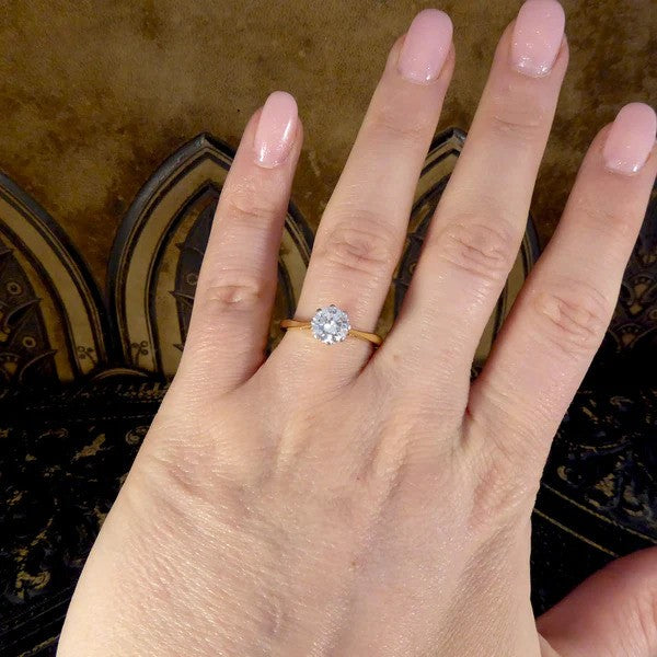 1920's 1.00 carat diamond solitaire engagement ring in gold and platinum.