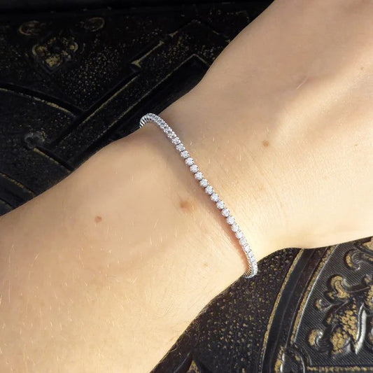 Tennis bracelet in white gold set with diamonds.