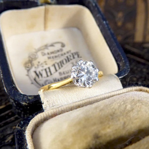 1920's 1.00 carat diamond solitaire engagement ring in gold and platinum.