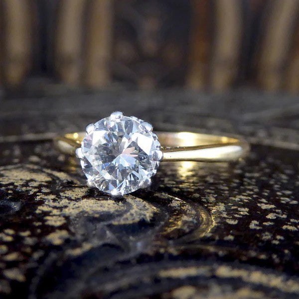 1920's 1.00 carat diamond solitaire engagement ring in gold and platinum.