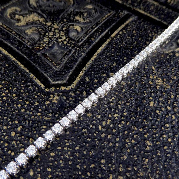 Flexi-link diamond tennis bracelet in white gold.