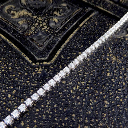 Flexi-link diamond tennis bracelet in white gold.