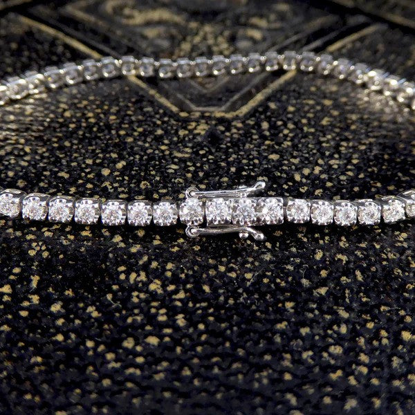 Flexi-link diamond tennis bracelet in white gold.