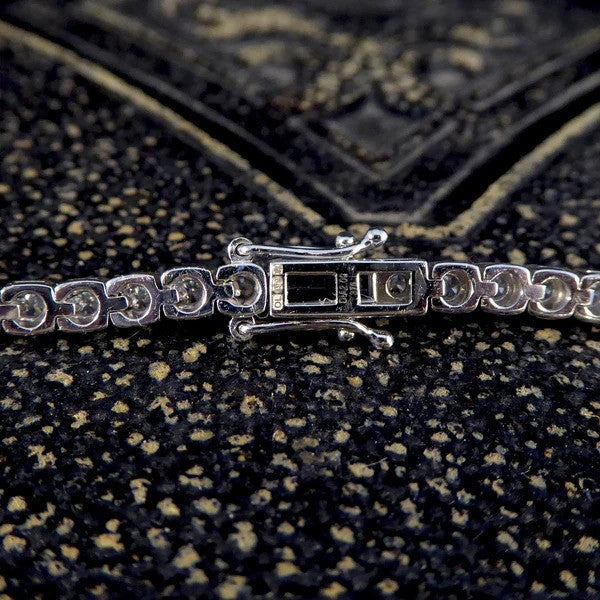 Flexi-link diamond tennis bracelet in white gold.