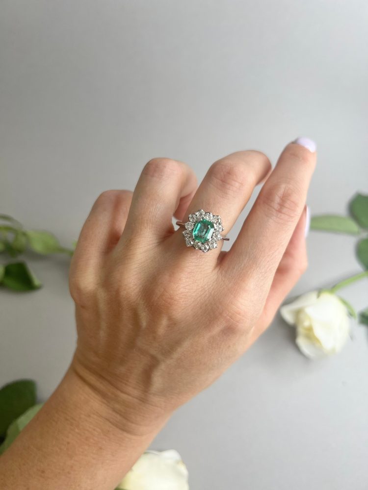Preloved Vintage 1980s Emerald and Diamond Cluster Ring