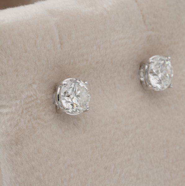 1.65ct Round Brilliant Cut Diamond Stud Earrings, IGN Certified