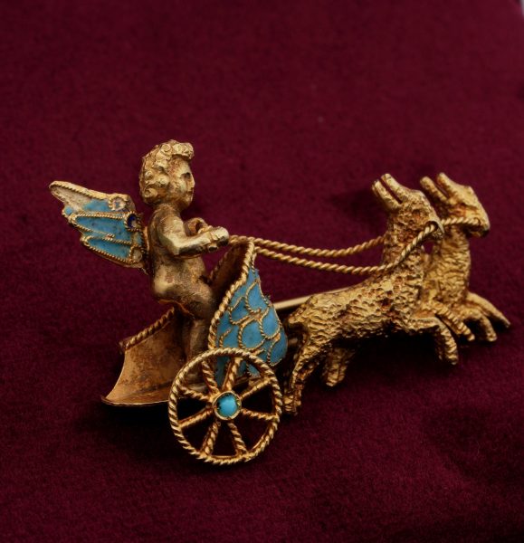 Vintage Italian Cherub on a Chariot 18ct Gold Brooch