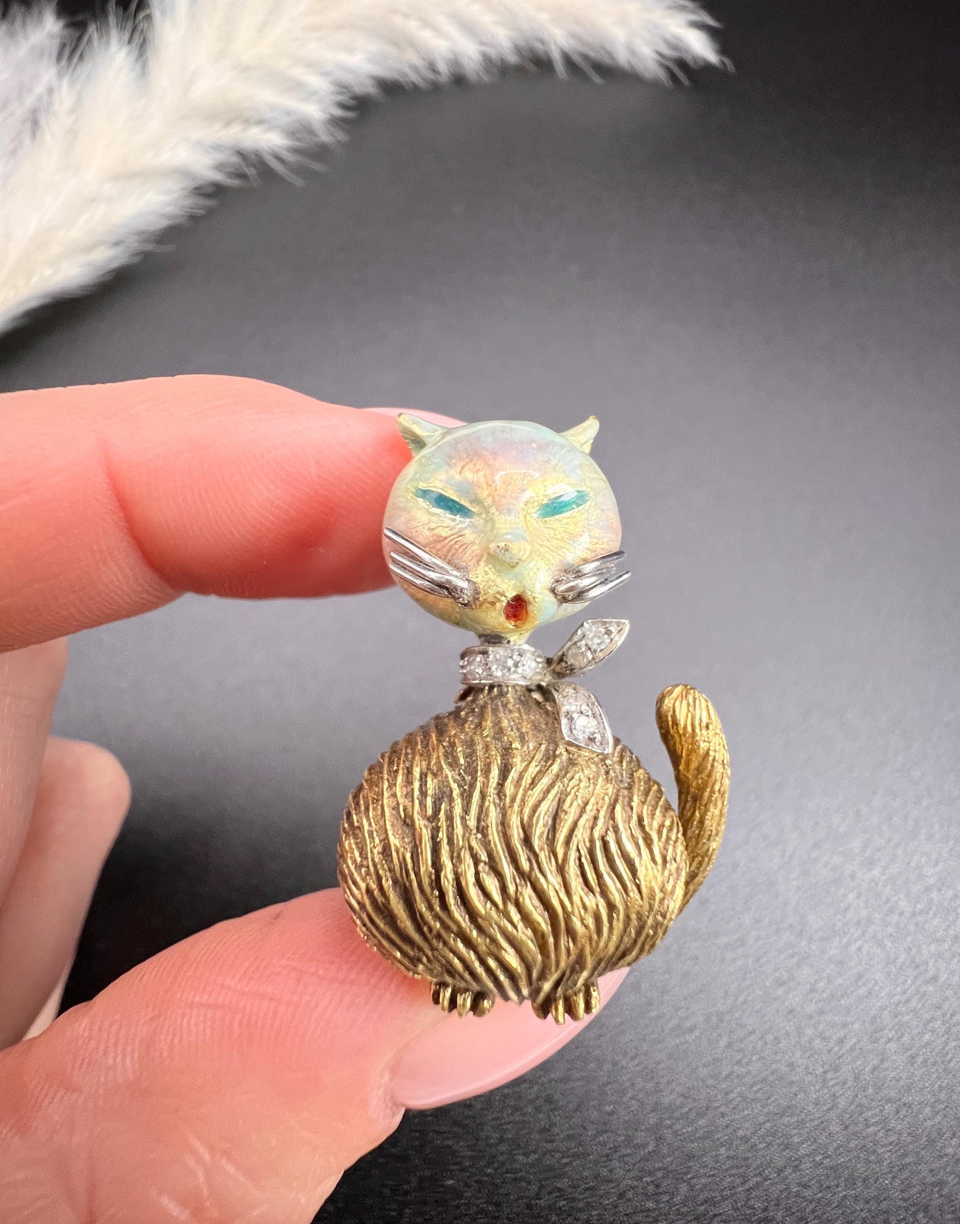 Vintage 18ct Gold Stamped, 1960s Enamel Cat Brooch with Natural Diamond Collar