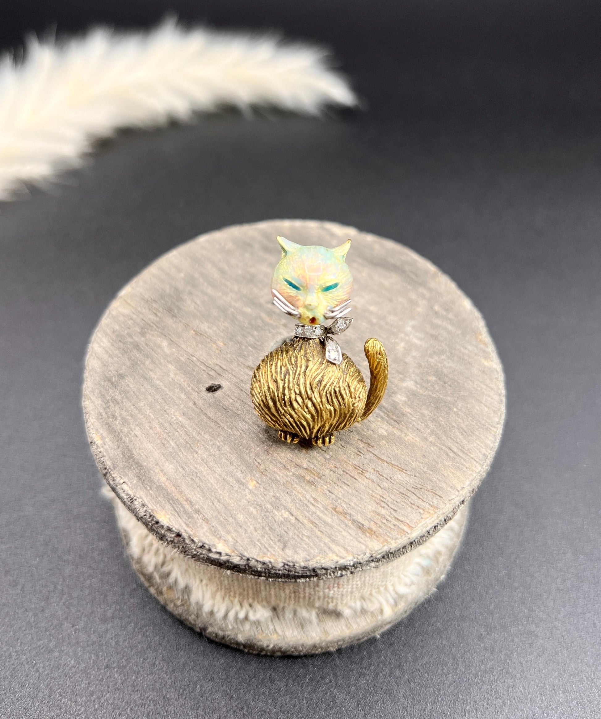 Vintage 18ct Gold Stamped, 1960s Enamel Cat Brooch with Natural Diamond Collar