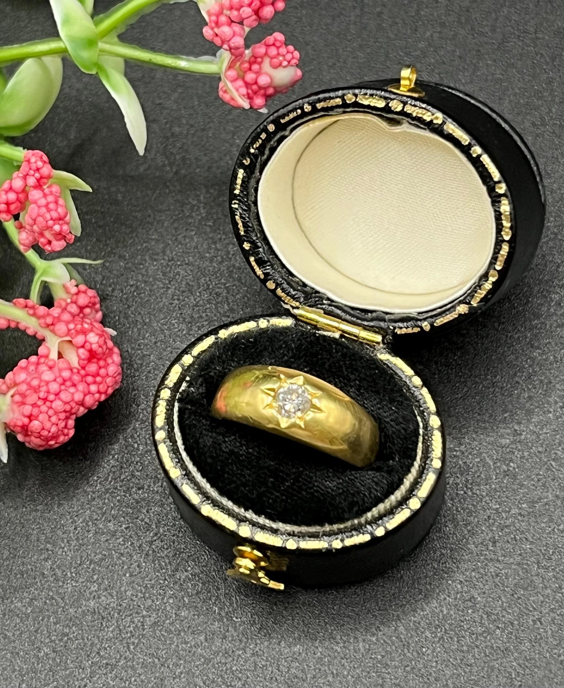 Vintage 18 ct Yellow Gold, Star Set Diamond Gypsy Band Ring