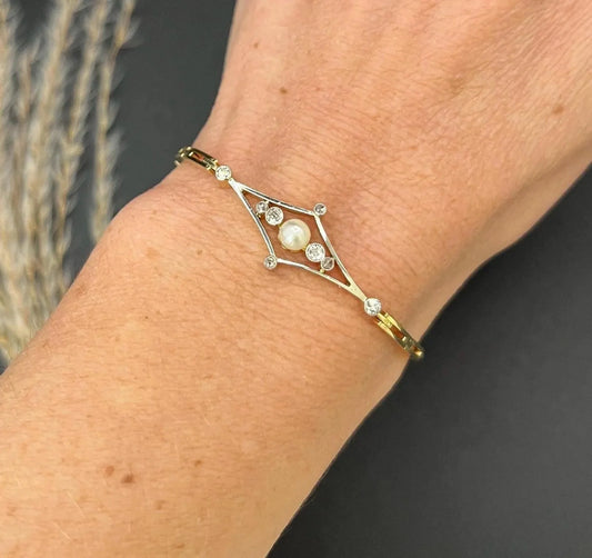 A pearl and diamond antique bracelet in yellow gold and platinum, modelled on a wrist