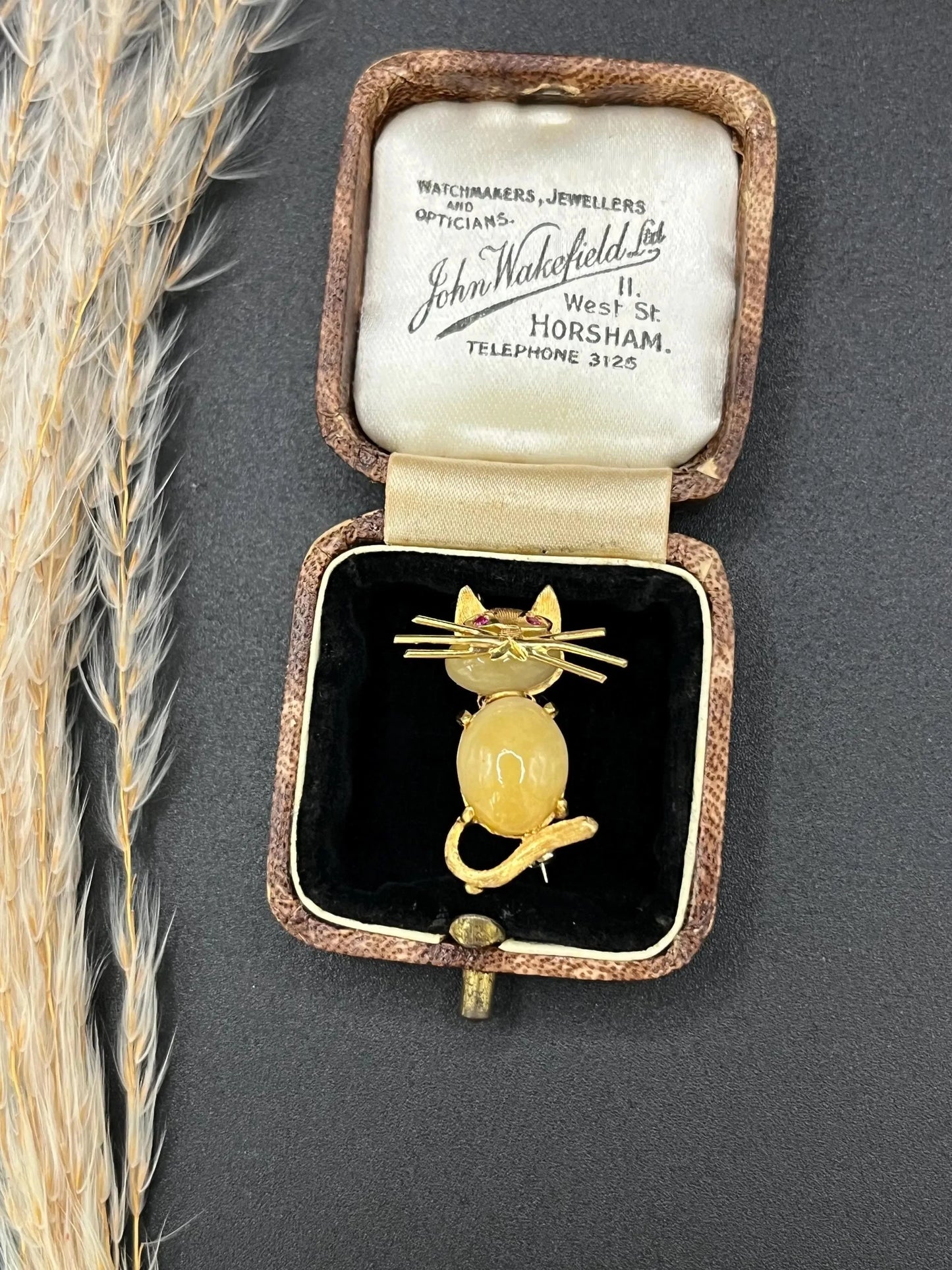 Vintage 18ct Gold Chalcedony Cat Brooch: Ruby Eyes, Italian Design