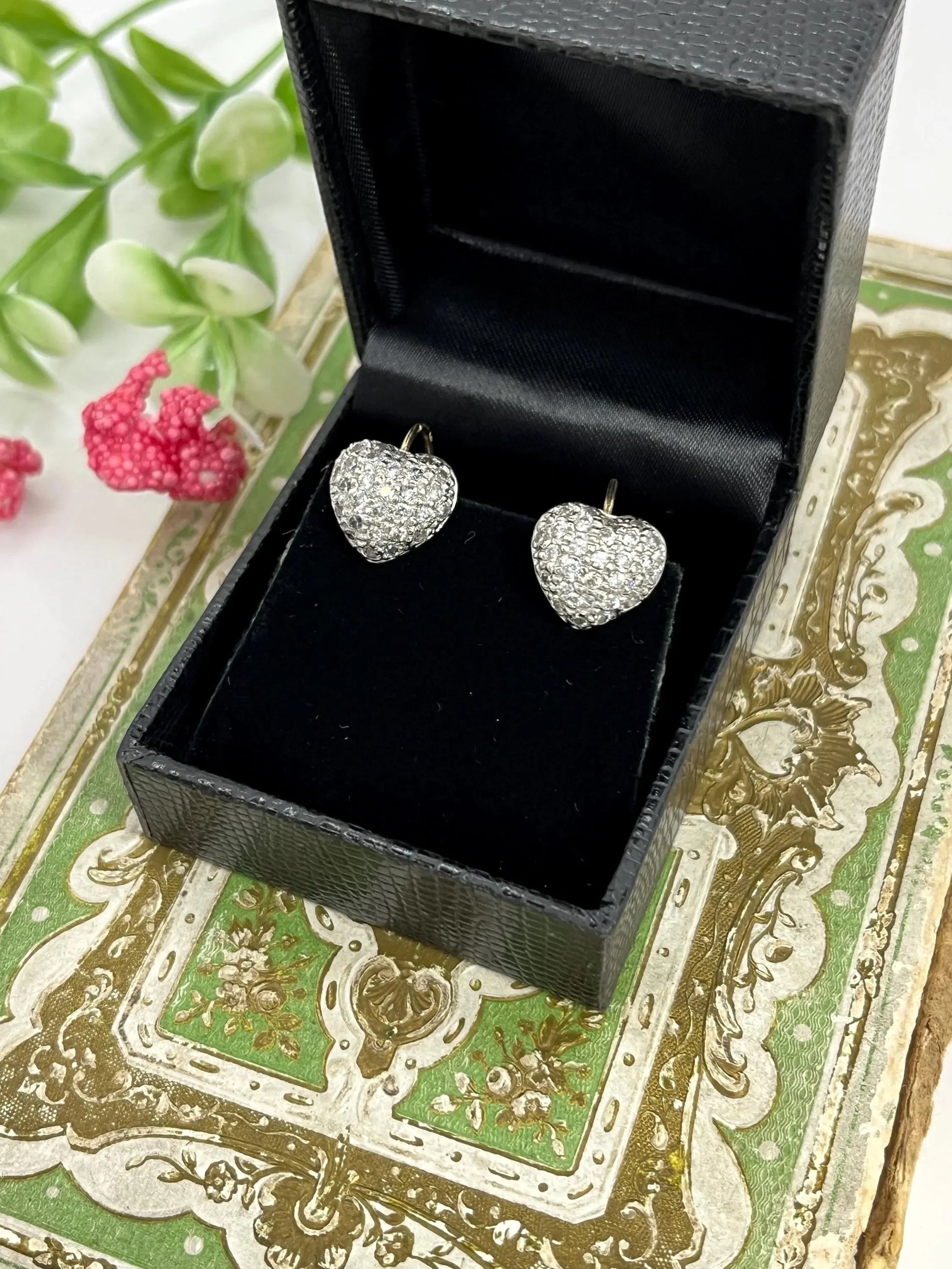 18 Carat White Gold Diamond Heart Shaped Earrings, 1.00 Carat