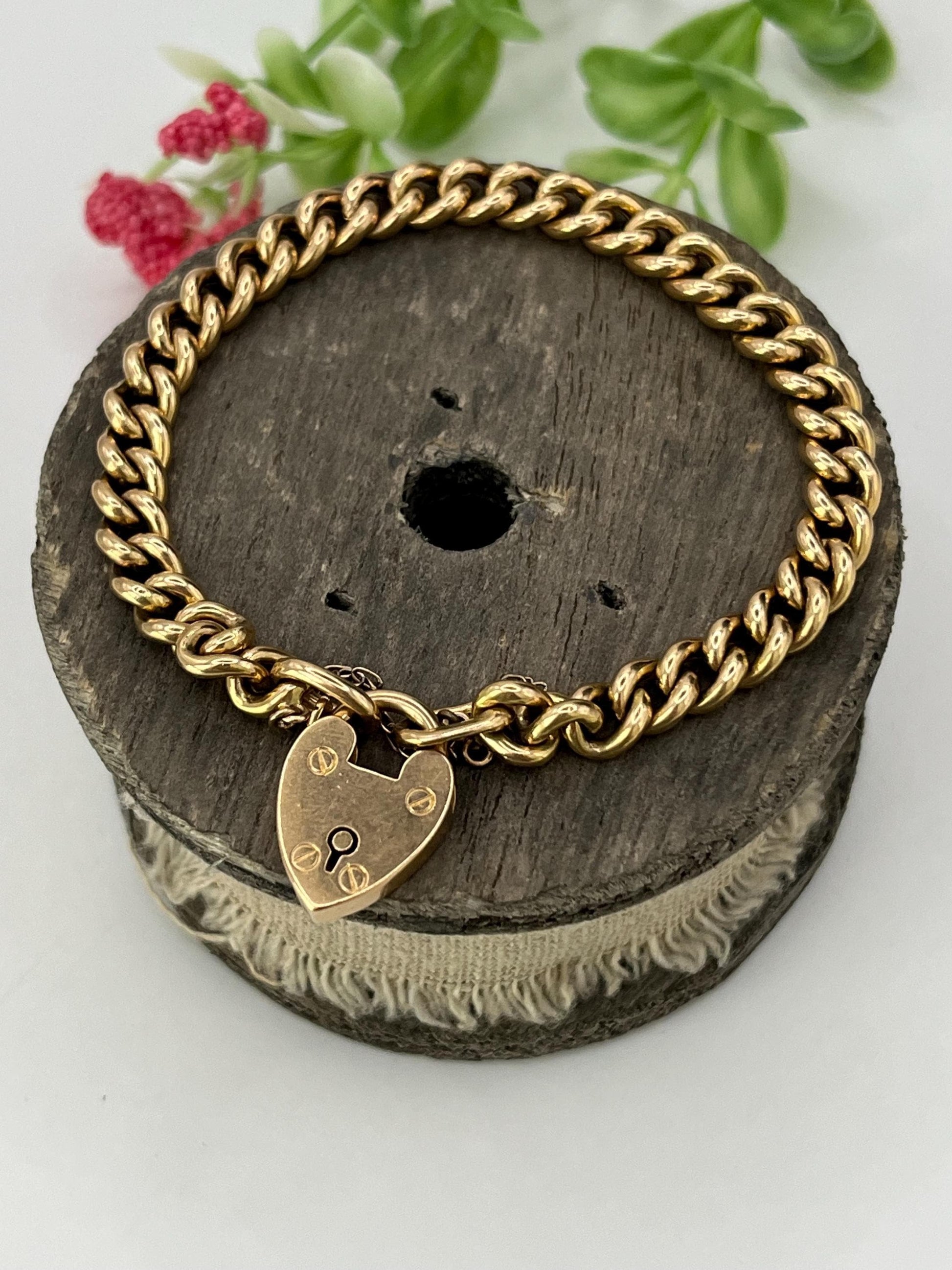 Victorian 15 Carat Rose Gold Curb Link Bracelet with Heart Padlock Clasp, Circa 1900