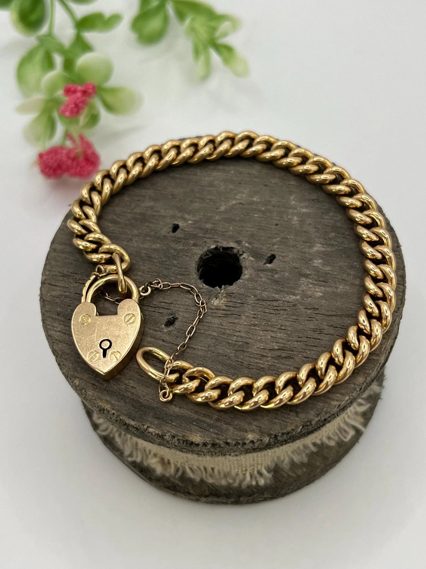 Victorian 15 Carat Rose Gold Curb Link Bracelet with Heart Padlock Clasp, Circa 1900