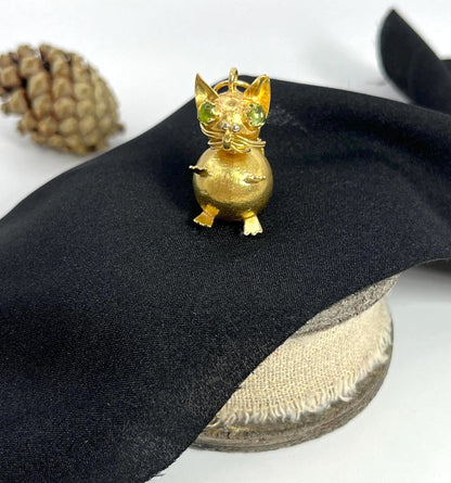 Vintage 18 Carat Yellow Gold Cat Pendant with Peridot Eyes, Circa 1960
