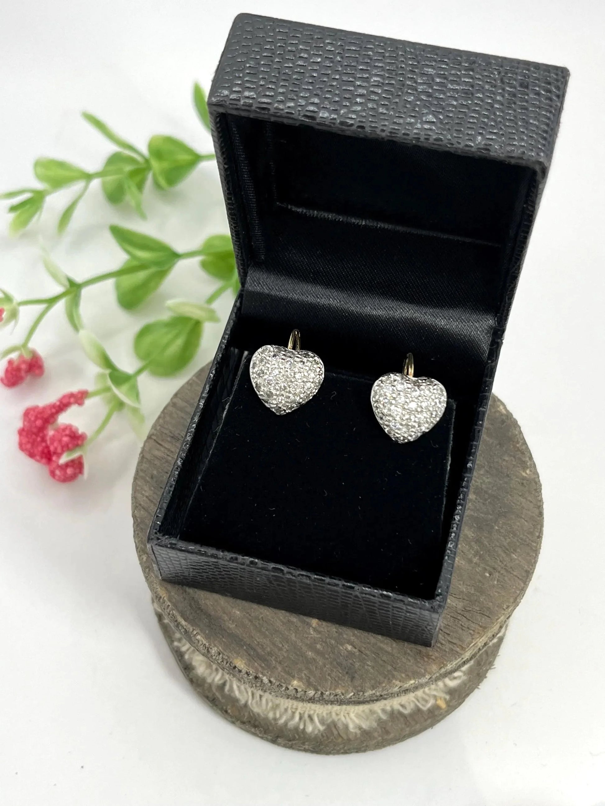 18 Carat White Gold Diamond Heart Shaped Earrings, 1.00 Carat