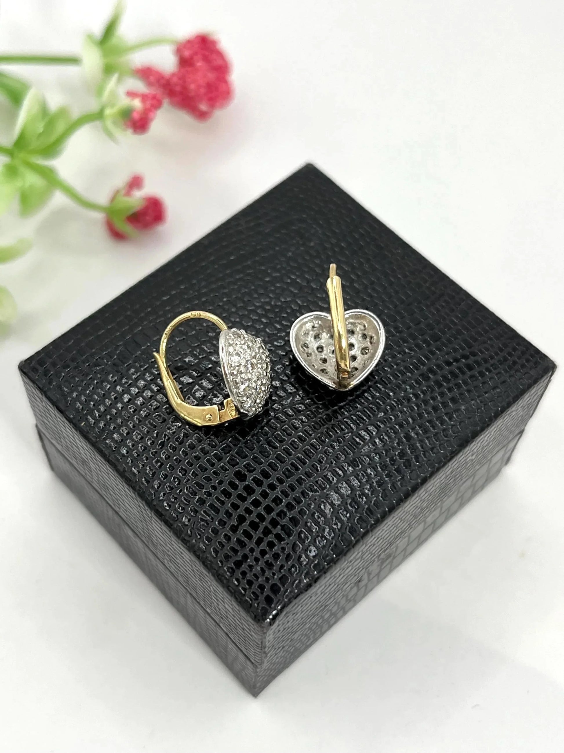 18 Carat White Gold Diamond Heart Shaped Earrings, 1.00 Carat