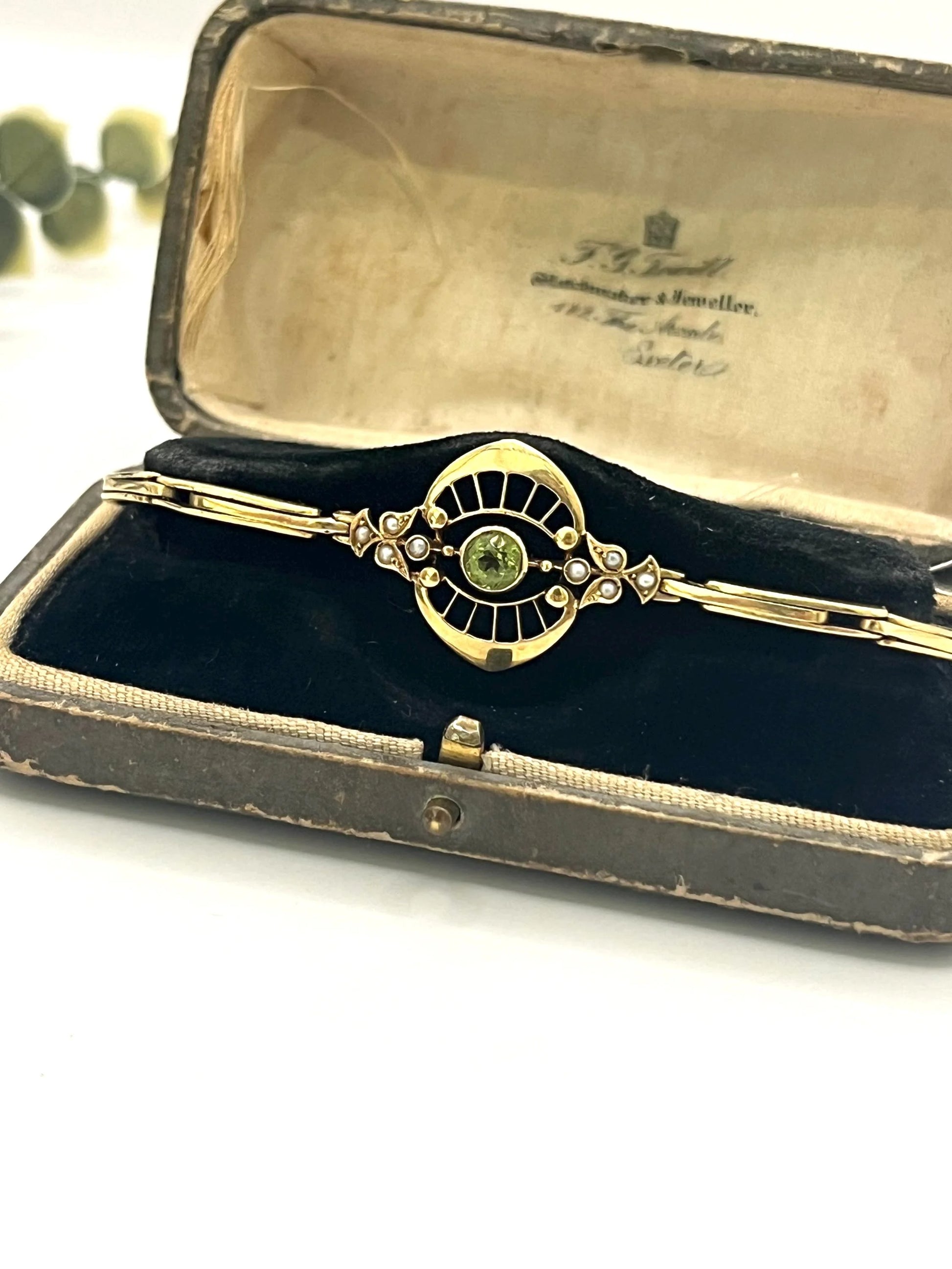 Antique 15 Carat Gold Peridot and Pearl Extendable Link Bracelet, Circa 1910