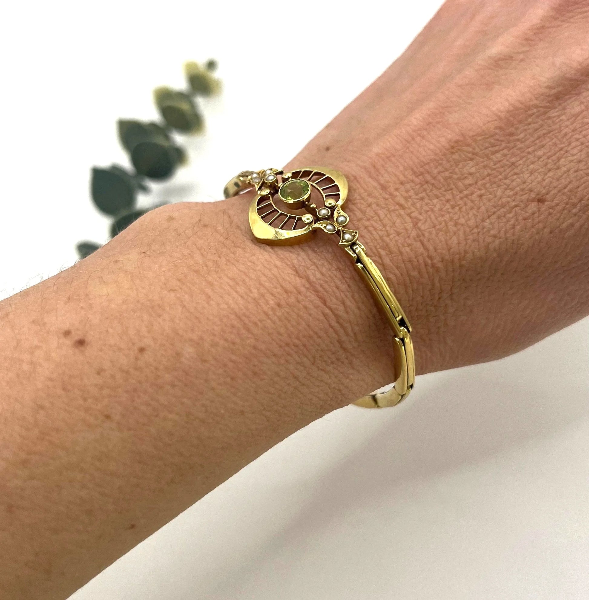 Antique 15 Carat Gold Peridot and Pearl Extendable Link Bracelet, Circa 1910