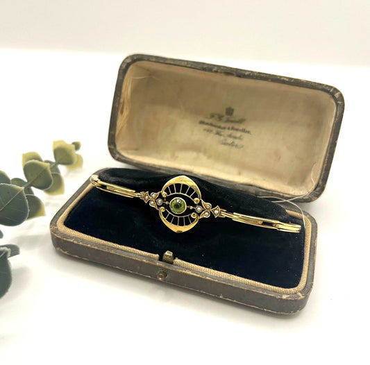 Antique 15 Carat Gold Peridot and Pearl Extendable Link Bracelet, Circa 1910