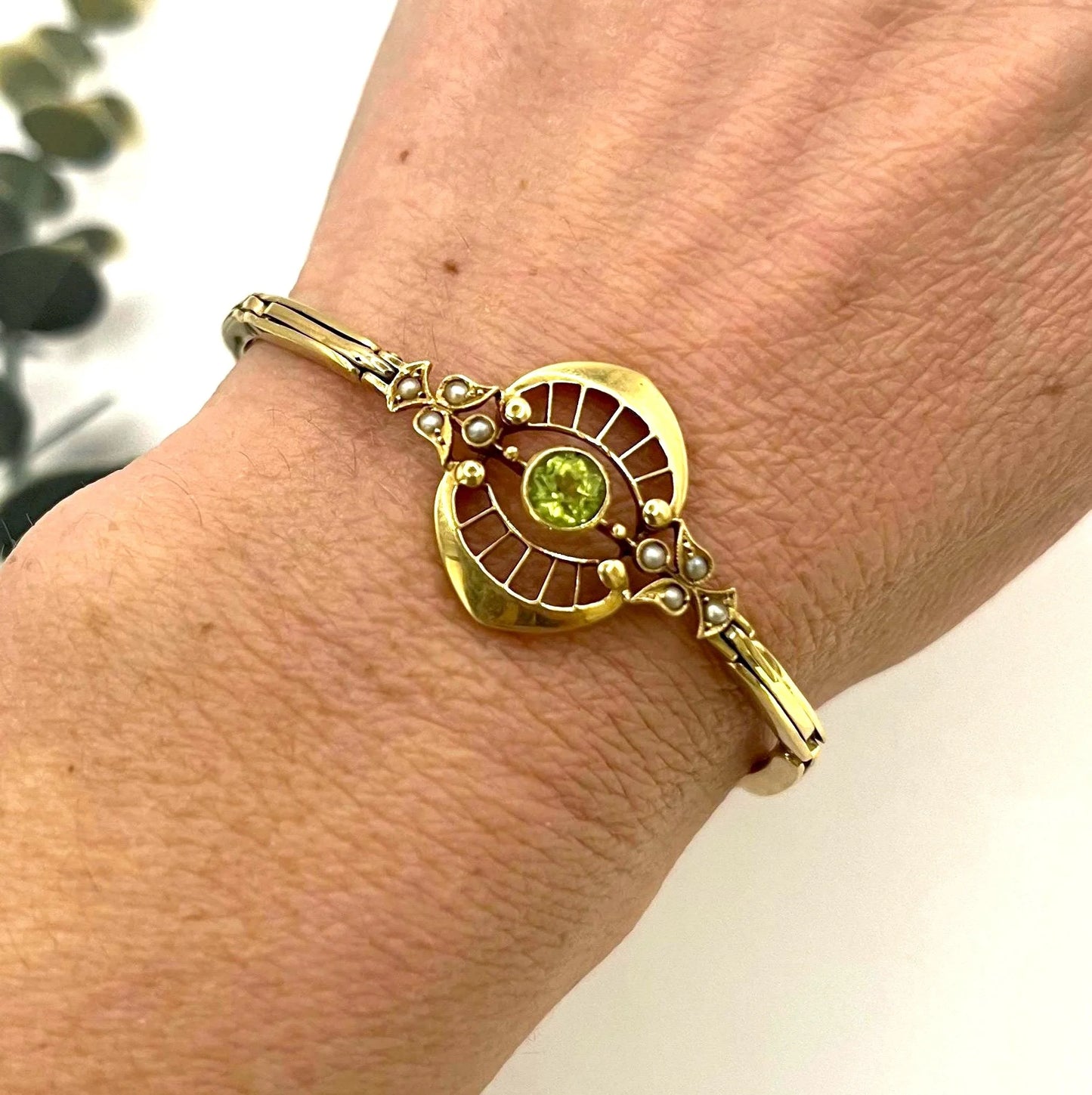 Antique 15 Carat Gold Peridot and Pearl Extendable Link Bracelet, Circa 1910