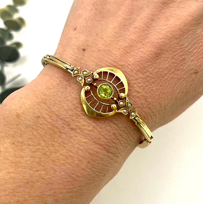 Antique 15 Carat Gold Peridot and Pearl Extendable Link Bracelet, Circa 1910