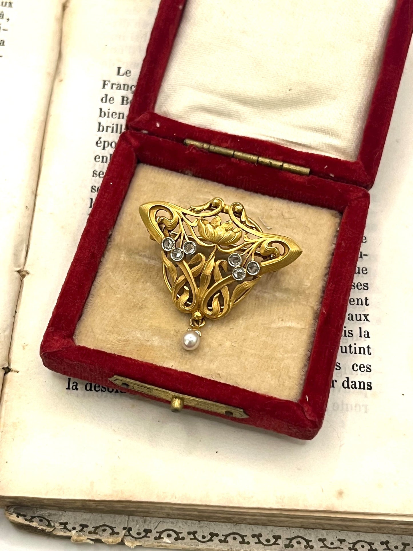 Antique Art Nouveau French 18 Carat Yellow Gold, Diamond And Pearl Brooch