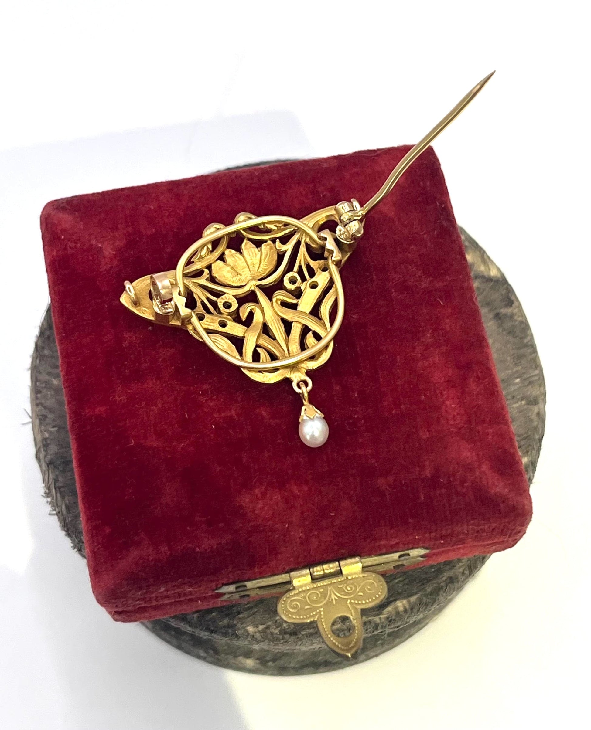 Antique Art Nouveau French 18 Carat Yellow Gold, Diamond And Pearl Brooch