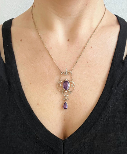 An amethyst and seed pearl pendant necklace in yellow gold, modelled