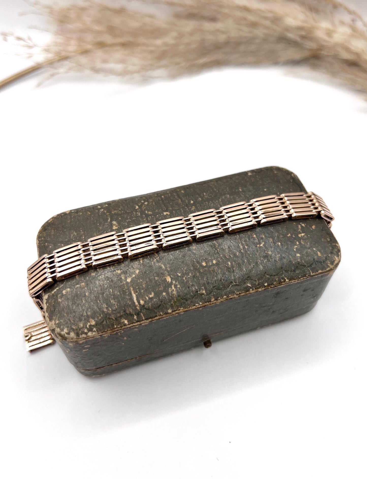 A yellow-rose gold gate style bracelet