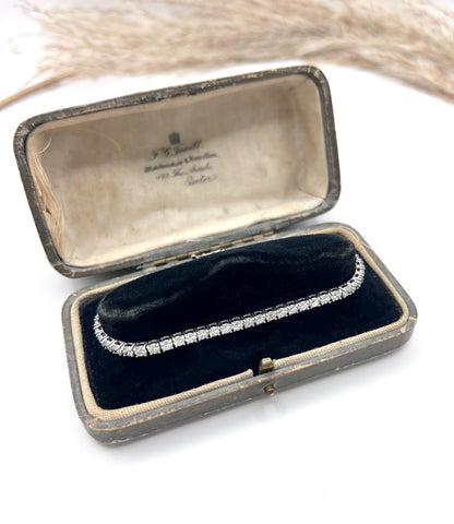Modern 18 ct White Gold, 5.3 Carat Natural Diamond Tennis Bracelet