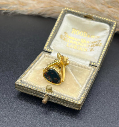 A yellow gold faith, hope and charity fob, with a heart-shaped bloodstone base
