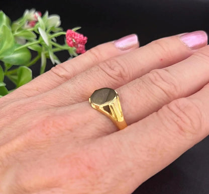 Antique 18 Carat Yellow Gold Round Signet Ring, Hallmarked Birmingham 1921