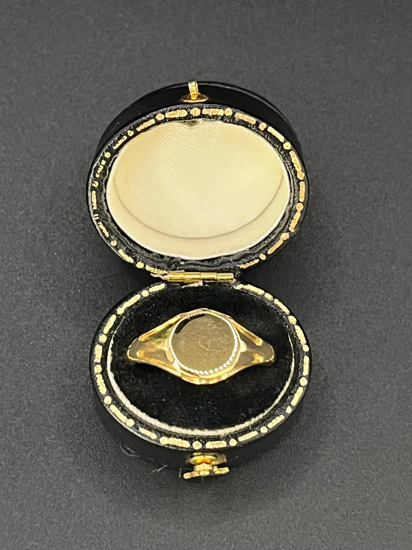 Antique 18 Carat Yellow Gold Round Signet Ring, Hallmarked Birmingham 1921
