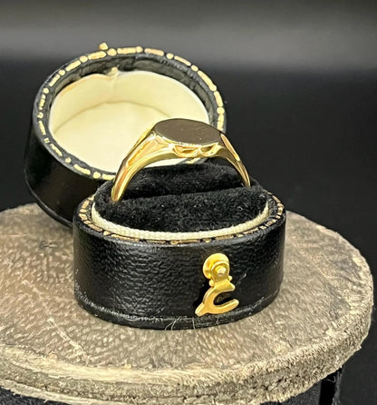 Antique 18 Carat Yellow Gold Round Signet Ring, Hallmarked Birmingham 1921