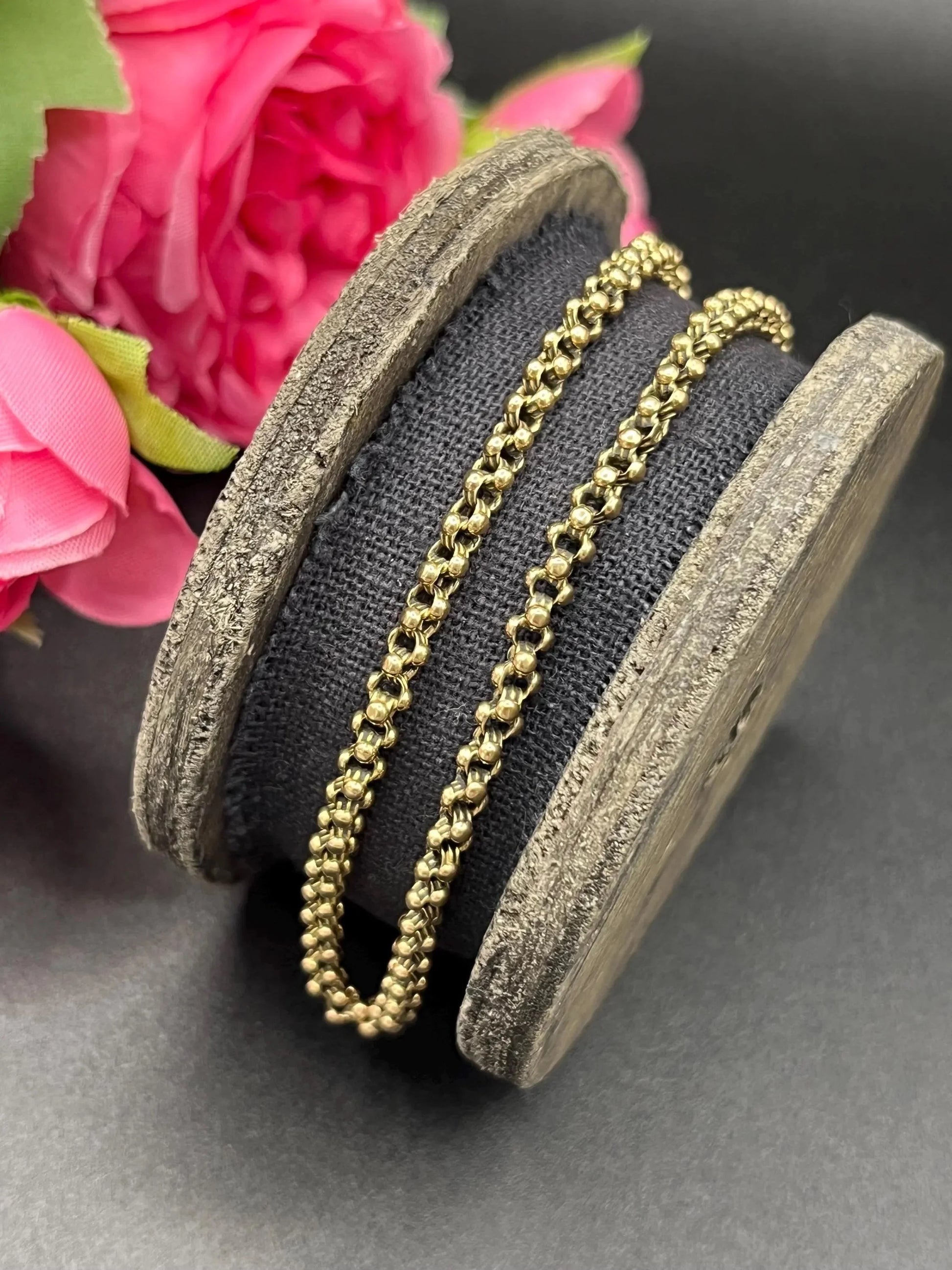 A yellow gold belcher link chain necklace