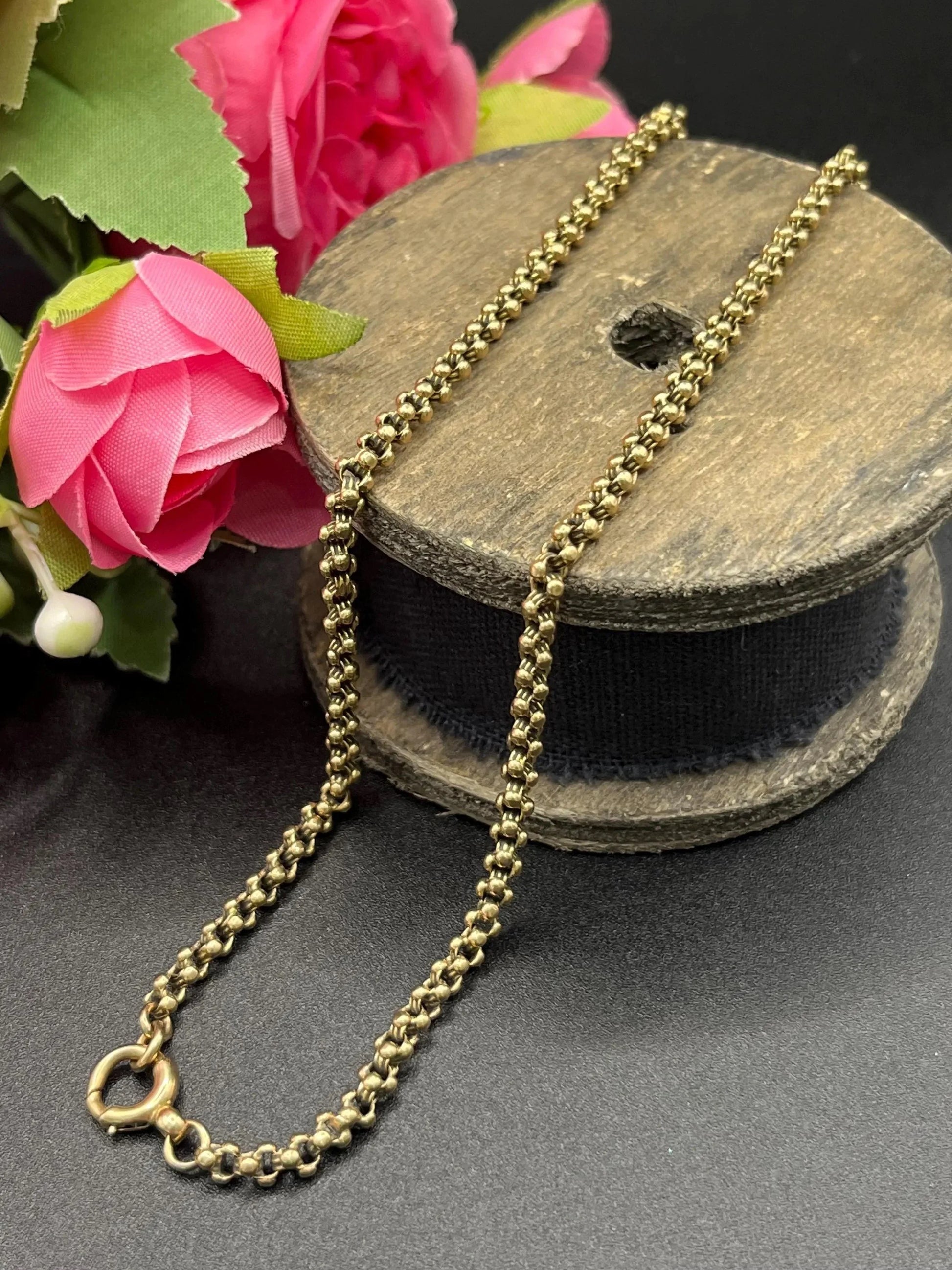 A yellow gold belcher link chain necklace