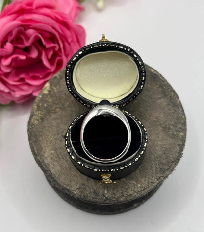A cabochon sapphire and round diamond three stone band ring in white gold