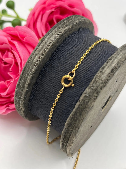 A yellow gold chain and bolt ring clasp