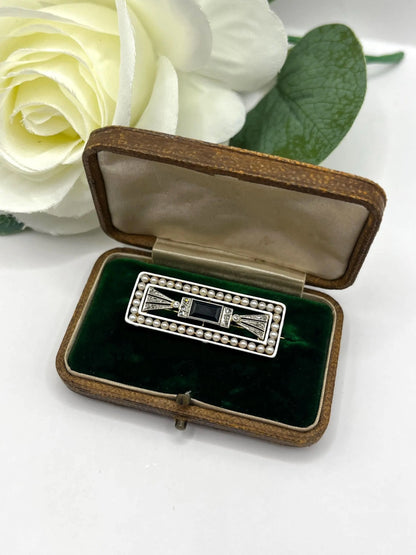 A rectangular brooch with sapphire, pearls and diamonds in gold and platinum, in an antique box