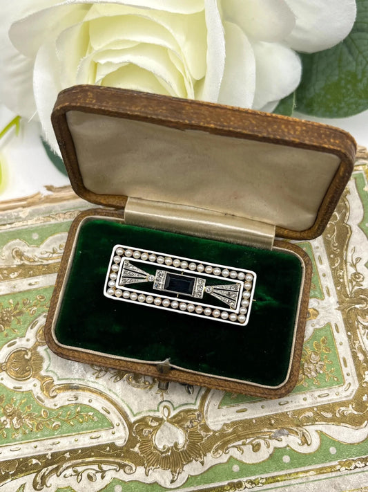 A rectangular brooch with sapphire, pearls and diamonds in gold and platinum, in an antique box