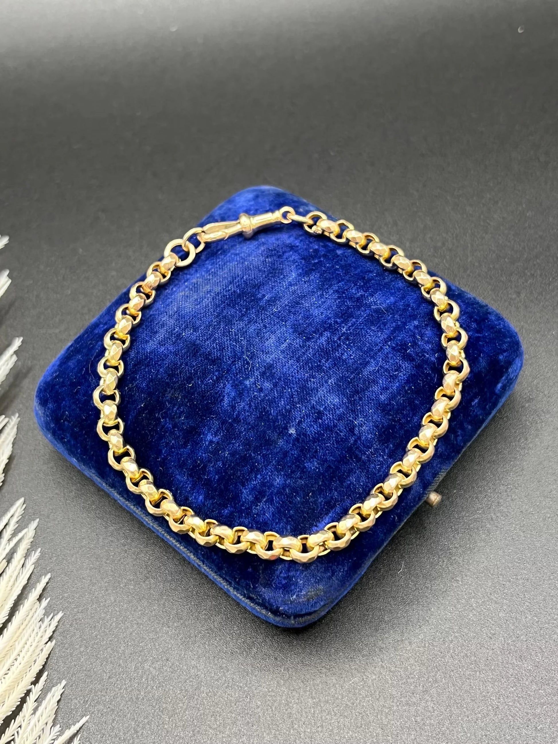 A yellow gold round link bracelet with a lobster claw clasp